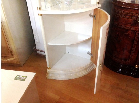 Угловая витрина Роза (беж, орех, могано)