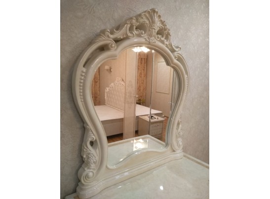 Зеркало Патрисия крем глянец