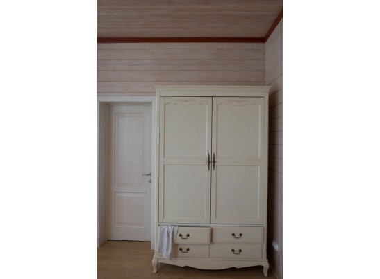 Платяной шкаф на ножках с 4 ящиками ST9327KR-2 (белая карамель)