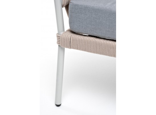 "Диего" кресло плетеное из роупа, каркас алюминий светло-серый (RAL7035) муар, роуп бежевый круглый, ткань светло-серая в Ростове-на-Дону