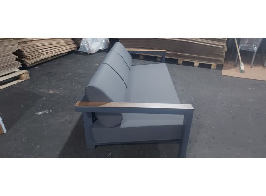 "Гранада" диван трехместный, каркас из алюминия, подлокотники HPL дуб в Ростове-на-Дону