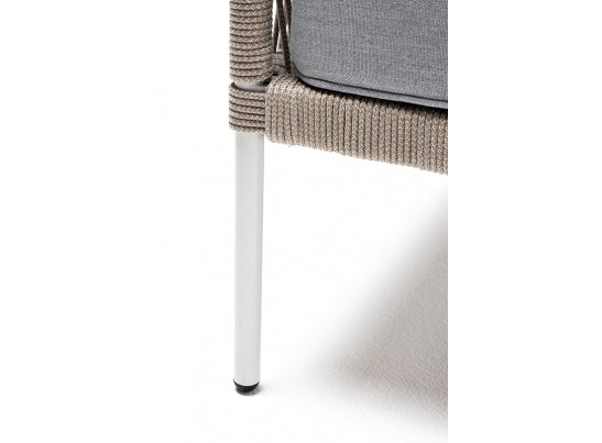 "Канны" кресло плетеное из роупа, каркас алюминий светло-серый (RAL7035) муар, роуп серый меланж круглый, ткань светло-серая в Ростове-на-Дону