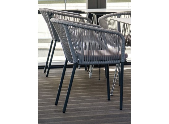 "Марсель" стул плетеный из роупа, каркас алюминий темно-серый (RAL7024) муар, роуп светло-серый круглый, ткань светло-серая в Ростове-на-Дону