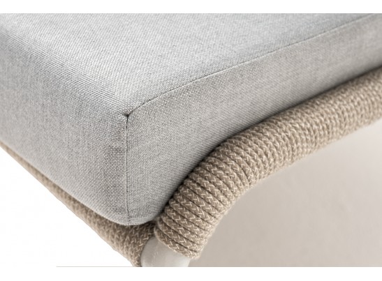 "Милан" кресло плетеное из роупа, каркас алюминий светло-серый (RAL7035) муар, роуп серый меланж круглый, ткань светло-серая в Ростове-на-Дону