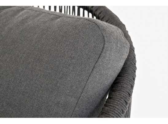 "Верона" кресло плетеное из роупа, каркас алюминий темно-серый (RAL7024) муар, роуп темно-серый круглый, ткань темно-серая 027 в Ростове-на-Дону