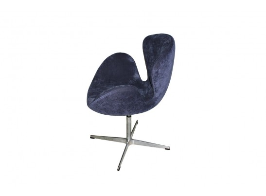 Кресло SWAN CHAIR с переобивкой в Ростове-на-Дону