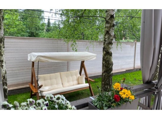 Качели Lyon с бежевыми подушками в Ростове-на-Дону