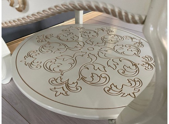 Стол журнальный круглый Жасмин (слоновая кость, патина золото) Стол журнальный круглый Жасмин (слоновая кость, патина золото)