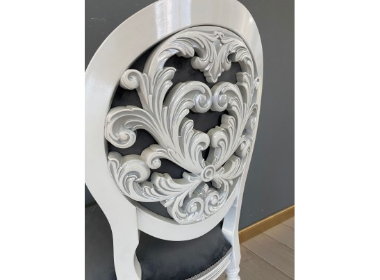 Стул с декоративной спинкой Медальон Винтаж (белый, патина серебро)