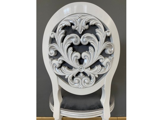 Стул с декоративной спинкой Медальон Винтаж (белый, патина серебро)