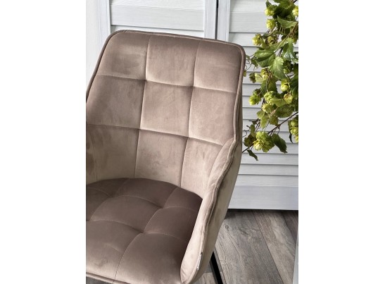 Стул MAVERICK 360 град. поворот. BLUVEL-40 BEIGE/ черный каркас, в Ростове-на-Дону