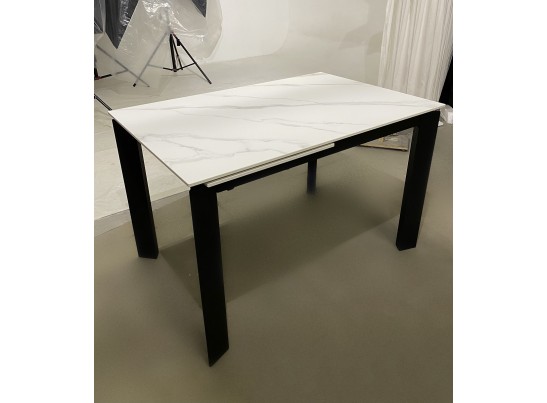 Стол CORNER 120 MATT WHITE MARBLE SOLID CERAMIC / BLACK, ®DISAUR в Ростове-на-Дону Стол CORNER 120 MATT WHITE MARBLE SOLID CERAMIC / BLACK, ®DISAUR в Ростове-на-Дону